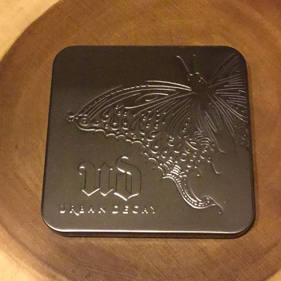 Urban Decay eyeshadow palette - Picture 2 of 2